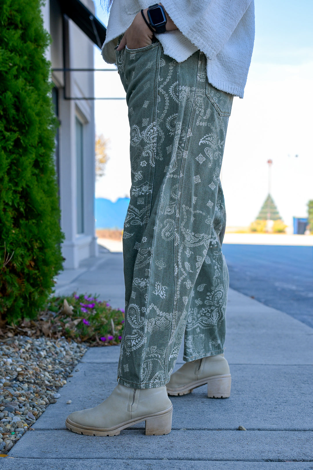 Paisley Edge Barrel Jeans