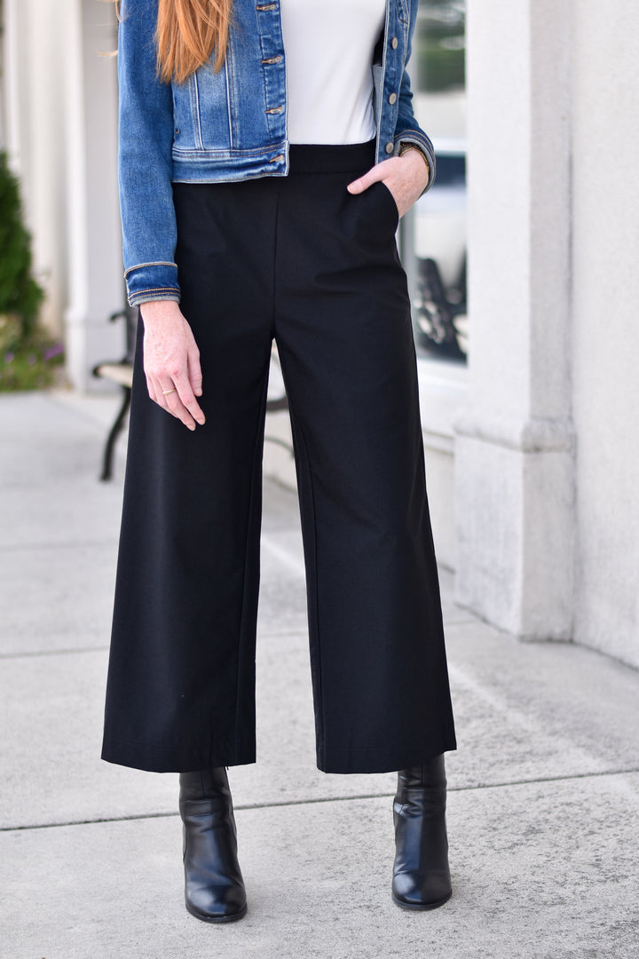 Soft Essential Wide Leg Pant