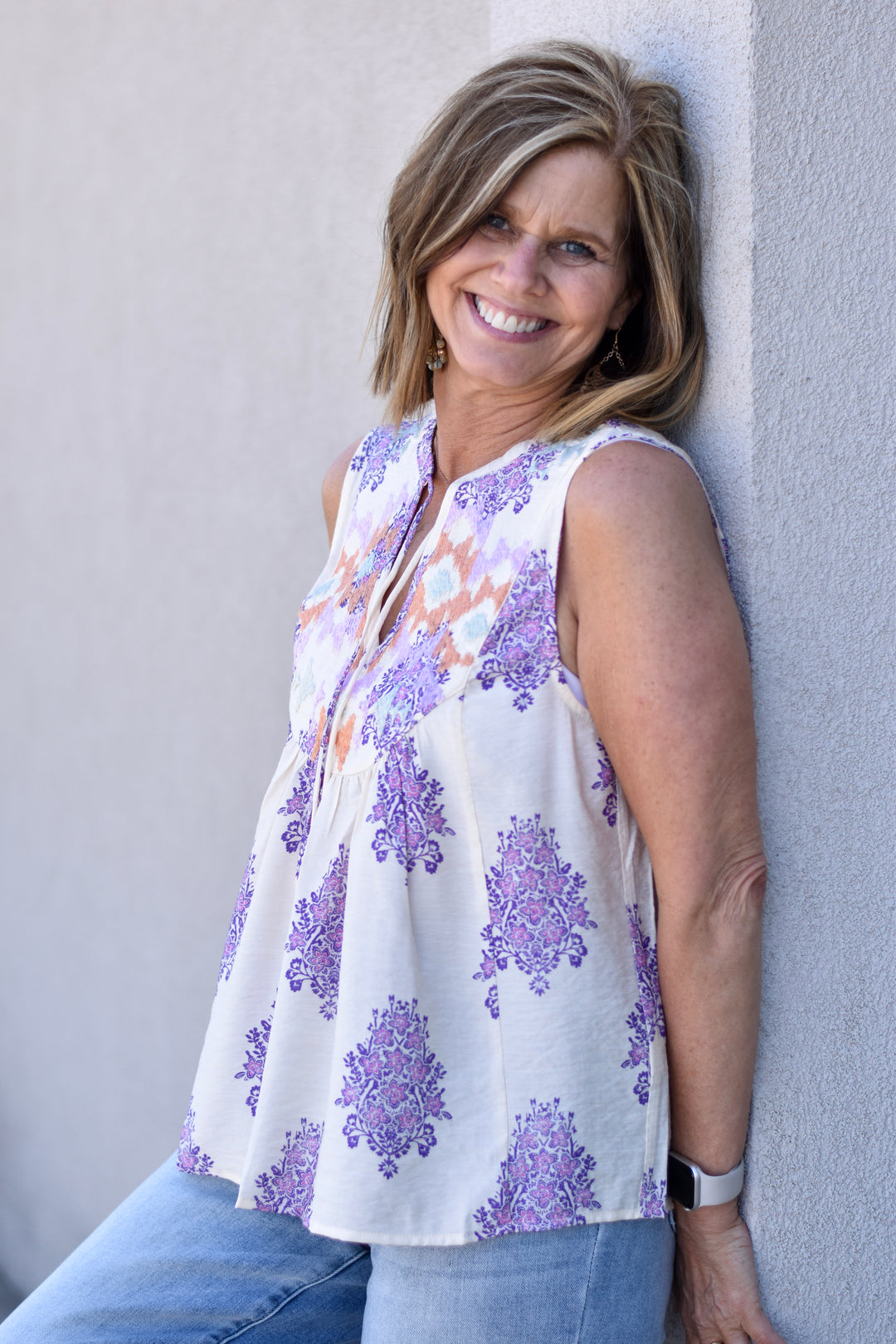 Embroidery Sleeveless Top