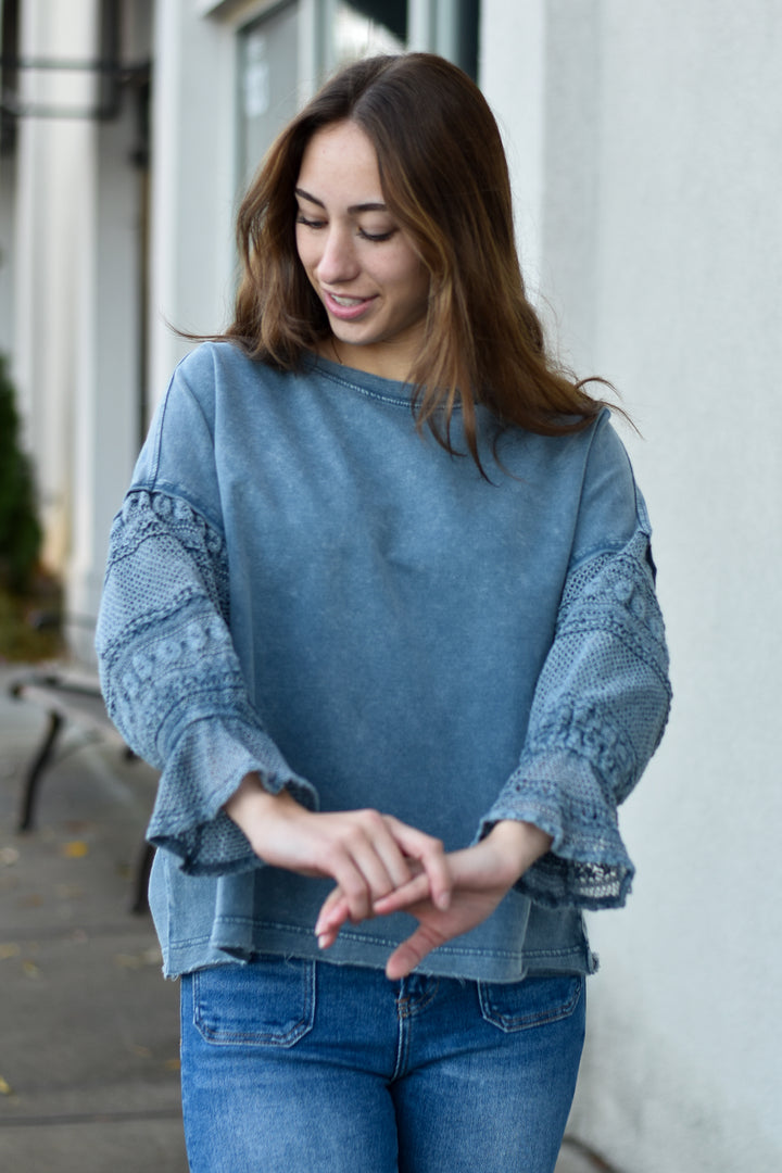 Laney Lace Sleeves Top