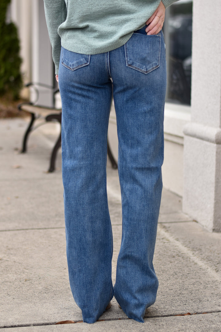 Risen Shape & Move Straight Jeans