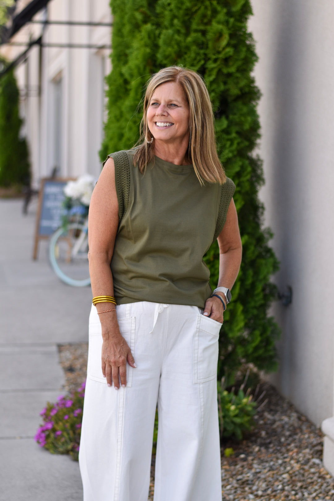 Delicate Detail Trim Sleeveless op