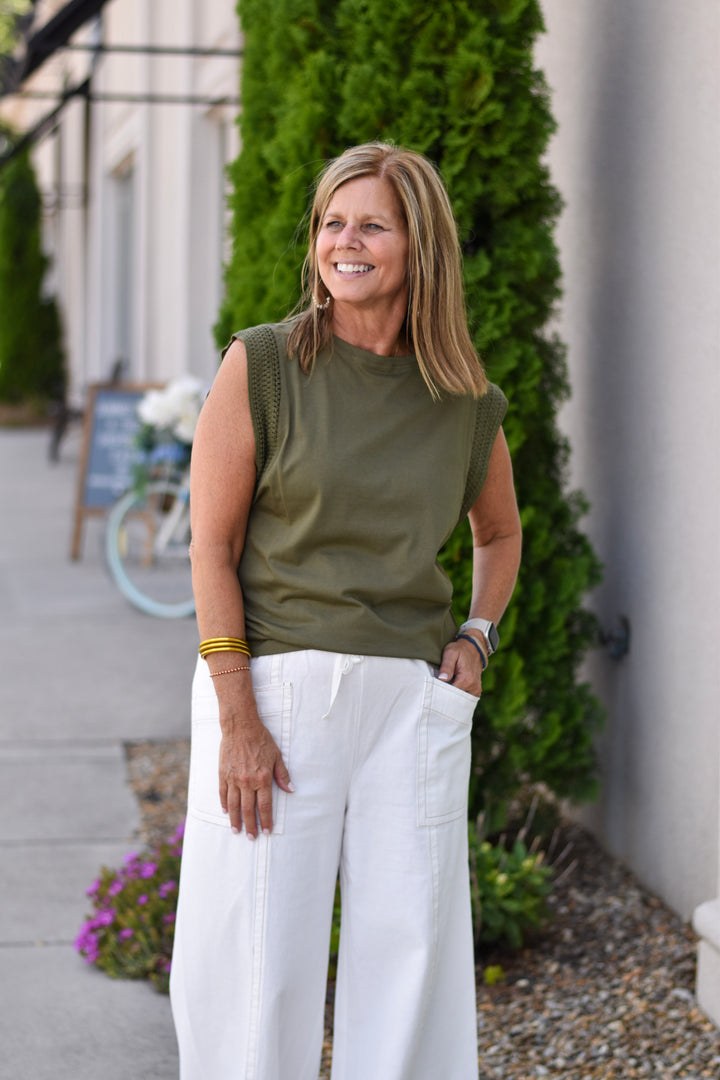 Delicate Detail Trim Sleeveless op