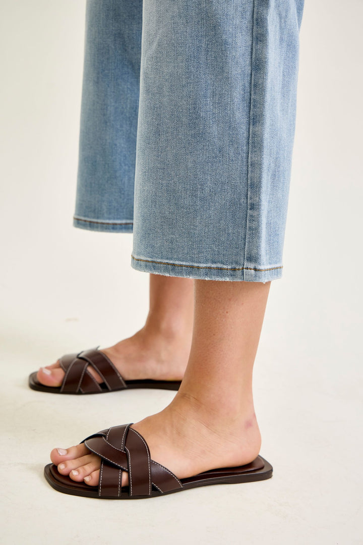 Judy Blue Easygoing Mid-Rise Crop Jeans
