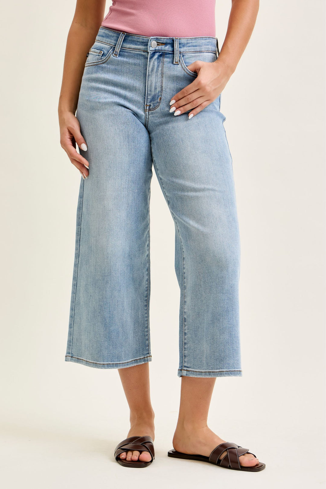 Judy Blue Easygoing Mid-Rise Crop Jeans