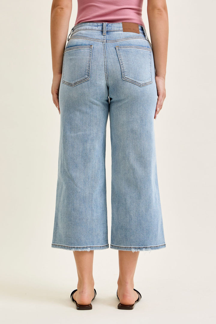 Judy Blue Easygoing Mid-Rise Crop Jeans