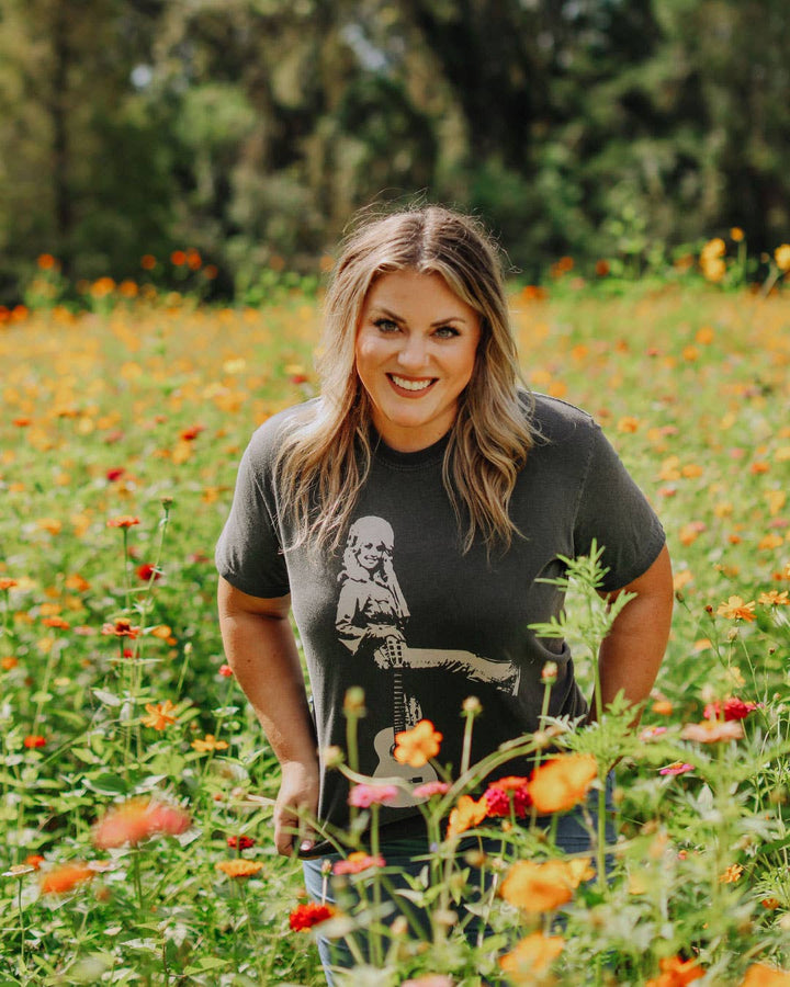 Hey Dolly Graphic Tee